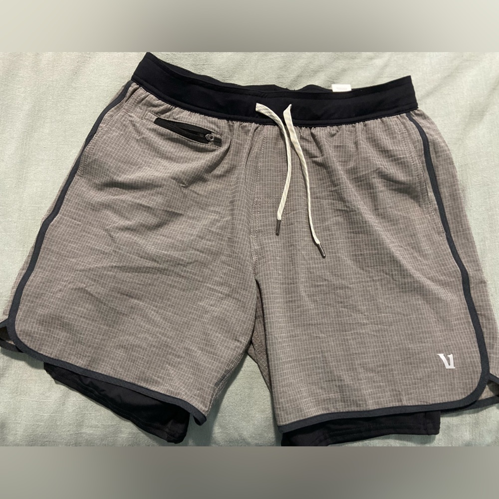 Vuori Shorts - Mens M - Like New